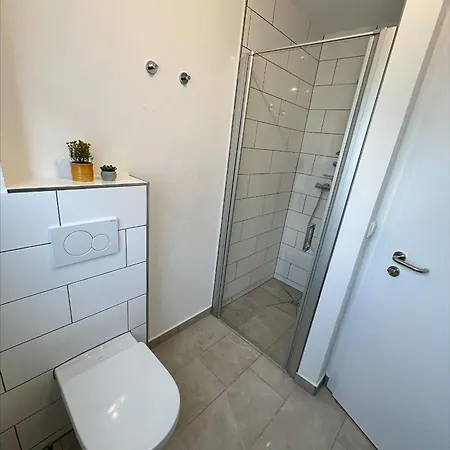 Doppelzimmer 3 - Neu Renoviert 丁克尔斯比尔